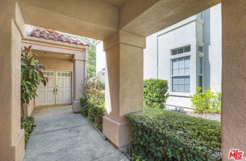889 Calle Amable, Glendale CA  91208-3058 exterior