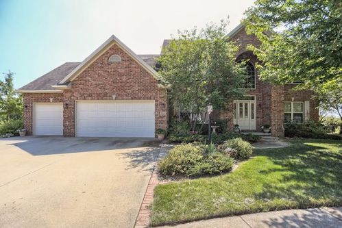 2206 Brownstone Ct, Champaign, IL 61822-9389