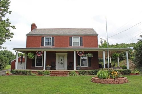 1911 Lincoln Hwy, Chester WV  26034-1716 exterior