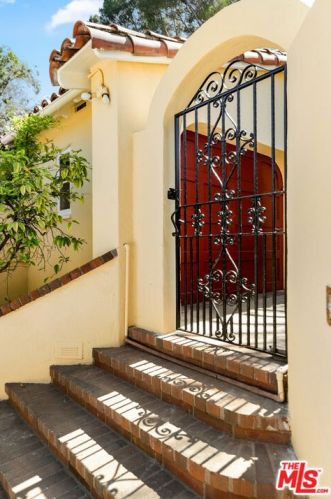 1437 Mountain St, Glendale CA  91207-1259 exterior