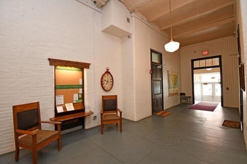 1615 Chase Ave, Cincinnati OH  45223-2277 exterior