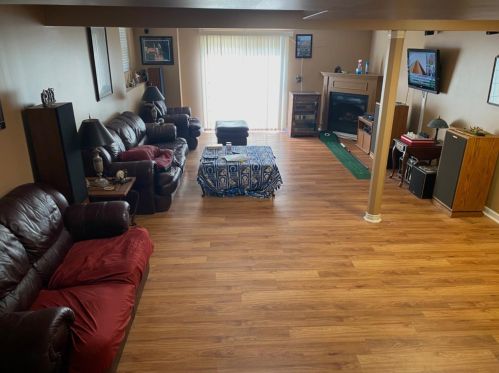 435 Deerpath Ct, Hobart IN 46342-5743 exterior