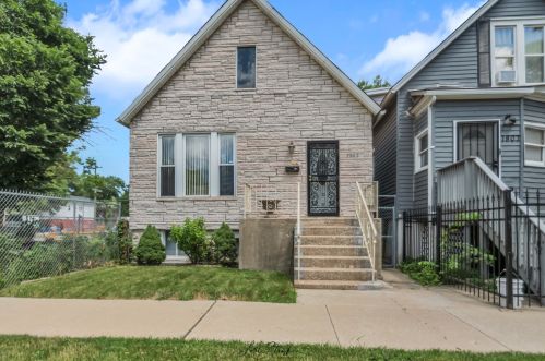 7805 Dobson Ave, Chicago, IL 60619-3203