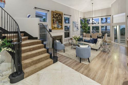 1011 Calle Azul, Glendale CA  91208-3010 exterior