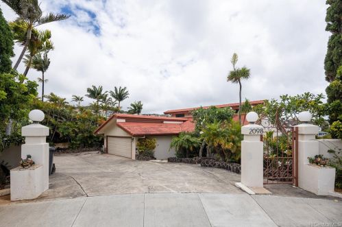 2098 Aliali Pl, Honolulu HI  96821-2601 exterior