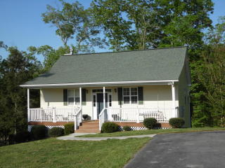 255 Sioux Trl, Jacksboro, TN 37757-5134