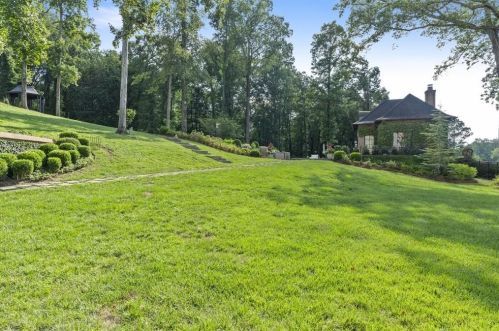 2860 Habersham Rd, Atlanta GA  30305-2959 exterior