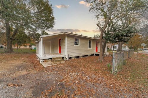 1019 Bertrand St, Conroe, TX 77301-4361