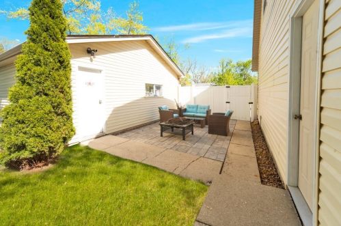189 Garden Dr, Lemont IL  60440-2668 exterior