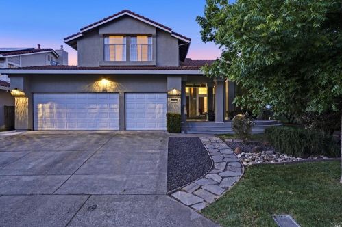 790 Miramonte St, Windsor, CA 95492-7909