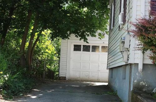 6 Simpson St, Providence, RI 02911-2311
