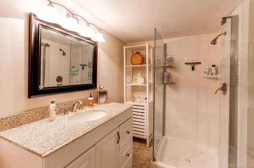 6246 Hinsdale Ave, Englewood CO 80112-1905 exterior