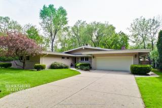 373 Berkeley Ave, Northfield, IL 60093-2107