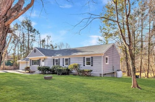 85 Walnut St, Upper Stepney CT  06468-2509 exterior