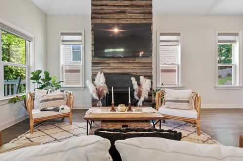 1721 Marietta Rd, Atlanta GA  30318-3668 exterior