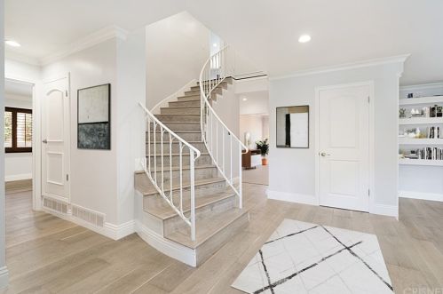 5308 Ambridge Dr, Calabasas, CA 91301-2304
