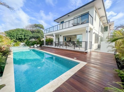 4126 Papu Cir, Honolulu HI  96816-4837 exterior