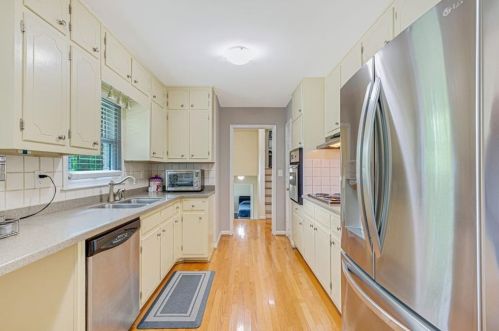 6896 Lockridge Dr, Atlanta GA  30360-1515 exterior