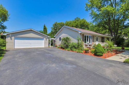 3522 Greenwood Ave, Gurnee, IL 60031-5519