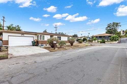 736 Windsor Ct, Vista, CA 92084-6228