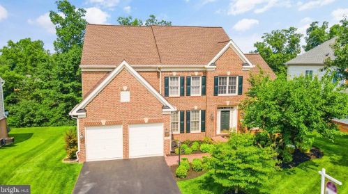 8028 Tysons Oaks Ct, Gainesville, VA 20155-3253