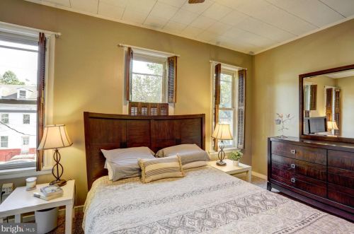 521 Walnut St, Lancaster PA  17603-3305 exterior