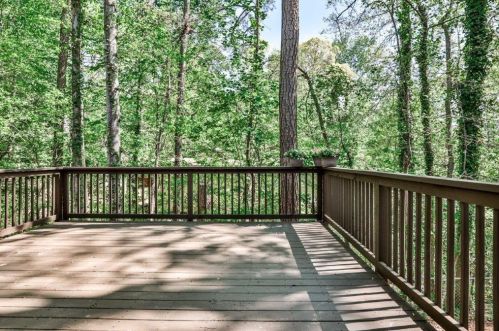 3911 Edenton Ct, Atlanta GA  30319-1883 exterior