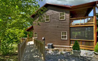 637 Bethabara Rd, Hayesville, NC 28904-9519