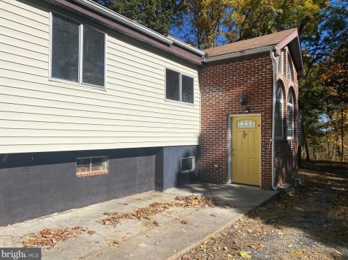 85 Dash Dr, Falling Waters, WV 25419-4118