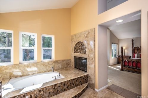 1098 Rexford Ln, Anaheim CA  92808-2333 exterior