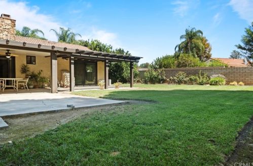 2633 Sovereign Way, Riverside CA  92506-5121 exterior