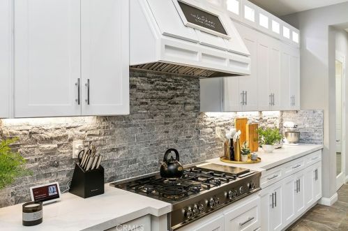 1769 Green Orchard Pl, Riverside CA  92508-8746 exterior