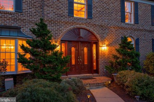 1991 Pickering Trl, Lancaster PA 17601-4972 exterior