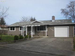 2129 La Canada Dr, Roseburg OR  97471-5714 exterior