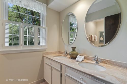 1640 Berkley Ct, Bannockburn IL 60015-2031 exterior