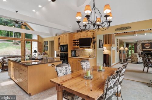 820 Lockhouse Rd, Falling Waters, WV 25419-4723