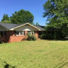 240 Greenwood Dr, Carrollton, GA 30117-5559