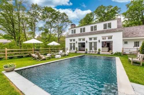 3 Old Kings Hwy, Norwalk CT  06850-1128 exterior