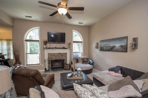 341 Hickory Hills Dr, Newnan, GA 30263-6344