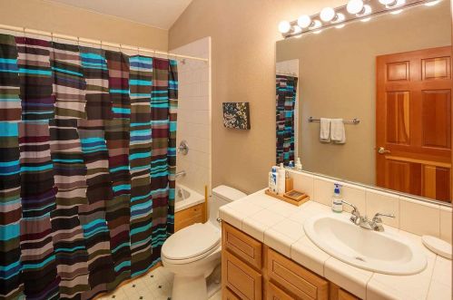 13848 Copenhagen Dr, Truckee CA  96161-6626 exterior