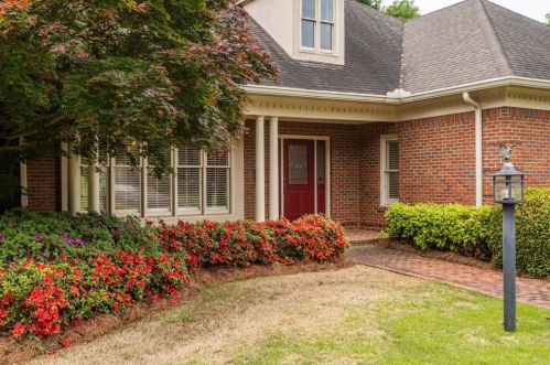 215 Hawick Ln, Mcdonough, GA 30253-4236