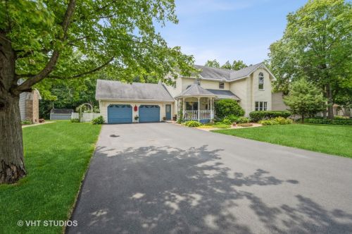240 Surf Dr, Mokena, IL 60451-1142