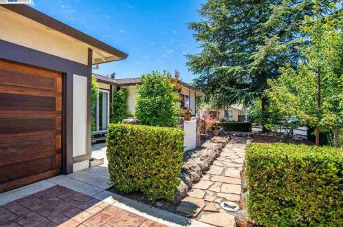 123 Amber Way, Livermore, CA 94550-5112