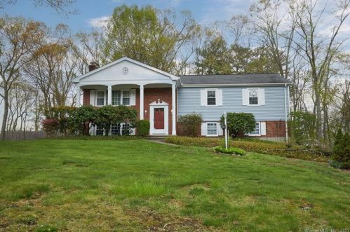 75 Brownson Dr, Huntington CT  06484-2735 exterior