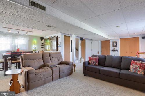 15 Rosewood Dr, Lancaster PA  17603-9329 exterior