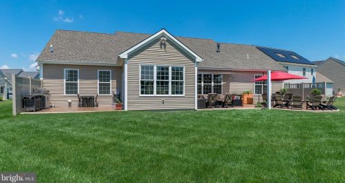 212 Shade Tree Dr, Lancaster PA  17603-5074 exterior