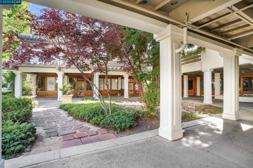 72 Mozden Ln, Concord CA  94523-3369 exterior