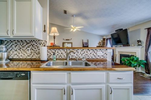 1015 River Plantation Dr, Holly Springs GA  30188-2388 exterior