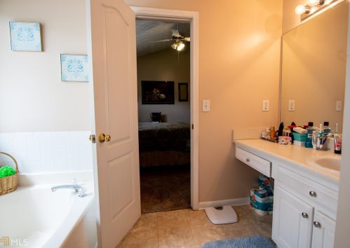 6063 Creekview, Rex GA 30273 exterior