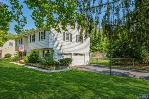 23 Meadow Ln, Hackettstown NJ  07840-4115 exterior